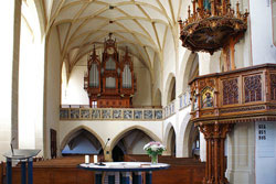 Blick vom Altarraum zum Chor